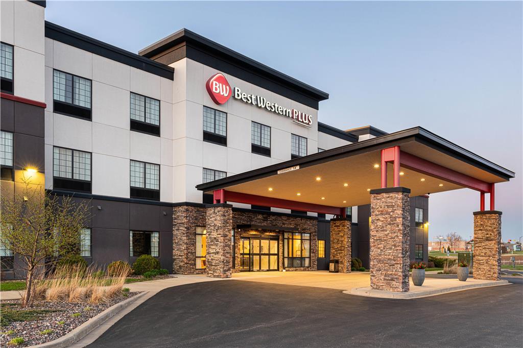 Best Western Plus New Richmond Inn & Suites Exterior photo